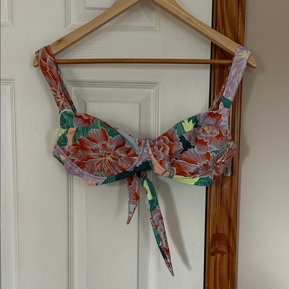 Maaji Pastel Floral Bikini top only . Underwire XL 
No padding. ReversibleNWT - Picture 3 of 8